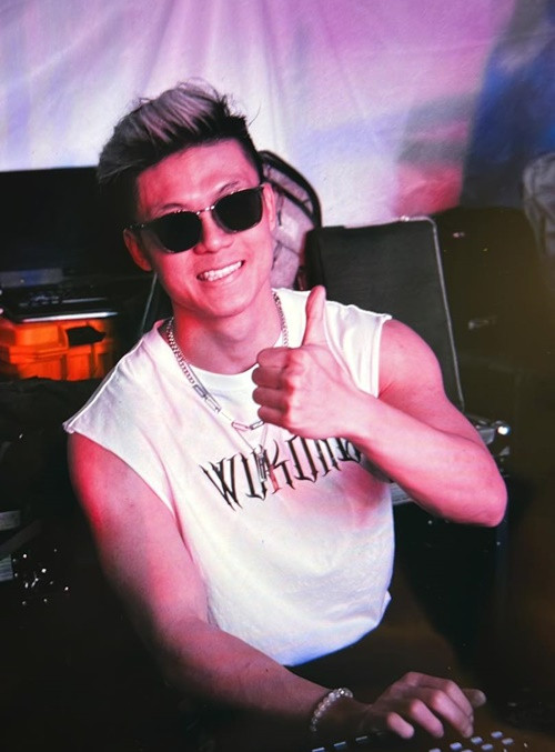 Theo Tổ quốc, Wukong là DJ/ nhà sản xuất âm nhạc đầu tiên của châu Á ký hợp đồng với Liquid State - công ty quản lý của 2 DJ nổi tiếng quốc tế là Alan Walker và R3HAB. Ảnh: FBNV