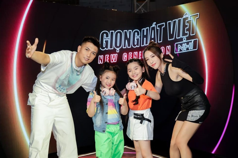 Trước khi làm huấn luyện viên Rap Việt, ông xã Emily ngồi ghế nóng King of Rap năm 2020 và Giọng hát Việt nhí năm 2021. Ảnh: FBNV