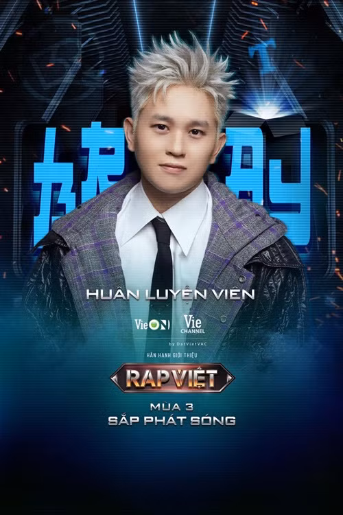 Làm huấn luyện Rap Việt mùa 3, B Ray tên thật là Trần Thiện Thanh Bảo, có thời gian sống ở Mỹ, theo học ngành dược. Ảnh: FBNV