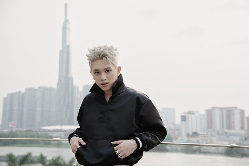 B Ray có bài rap gai góc. Các ca khúc được yêu thích của anh gồm: “Con trai cưng”, “Đừng tin her”, “Do for love”, “Ex's hate me”, “Xin đừng nhấc máy”, “Cao ốc 20”. Ảnh: FBNV