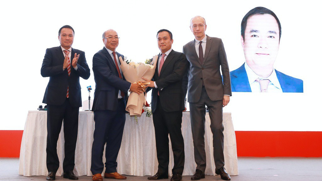 Những sếp là cha - con, anh - em trong ban lãnh đạo ngân hàng Việt - Hình 3 Nhung sep la cha - con, anh - em trong ban lanh dao ngan hang Viet-Hinh-3