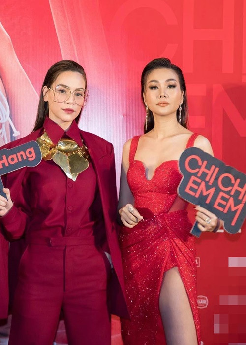 Đôi bạn thân luôn ủng hộ nhau trong công việc. Trong ảnh, Hà Hồ đến chúc mừng Thanh Hằng ra mắt phim điện ảnh. Ảnh: Dân Việt