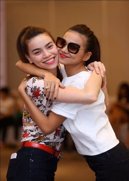 Trên mạng xã hội, Thanh Hằng và Hồ Ngọc Hà xưng hô "vợ chồng" khi trò chuyện. Ảnh: Gia đình Việt Nam