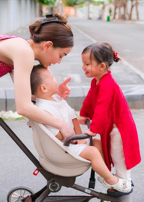 Trong cuộc phỏng vấn với Phụ nữ TP HCM, Hồ Ngọc Hà cho biết, những ngày nghỉ, cuối tuần, nếu không bận, cô chỉ muốn ở nhà, dành thời gian cho gia đình.