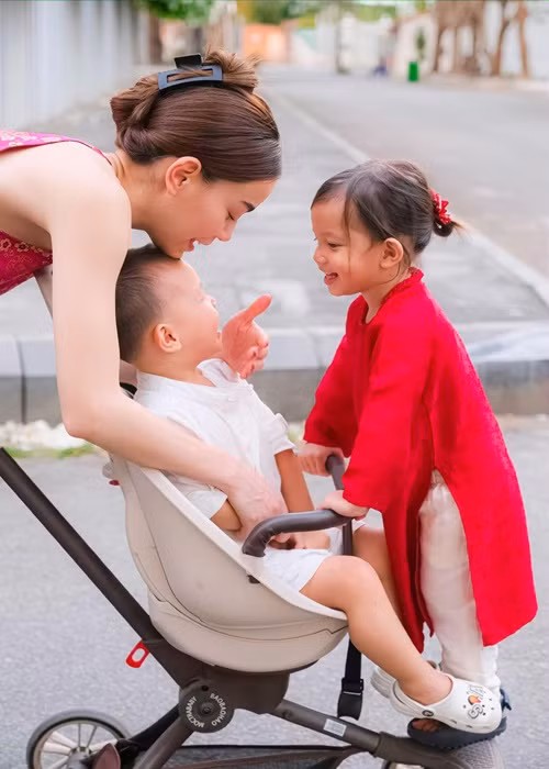 Trong cuộc phỏng vấn với Phụ nữ TP HCM, Hồ Ngọc Hà cho biết, những ngày nghỉ, cuối tuần, nếu không bận, cô chỉ muốn ở nhà, dành thời gian cho gia đình.