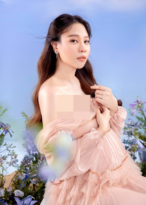 Đàm Thu Trang mang bầu lần 2 sau 4 năm kết hôn.