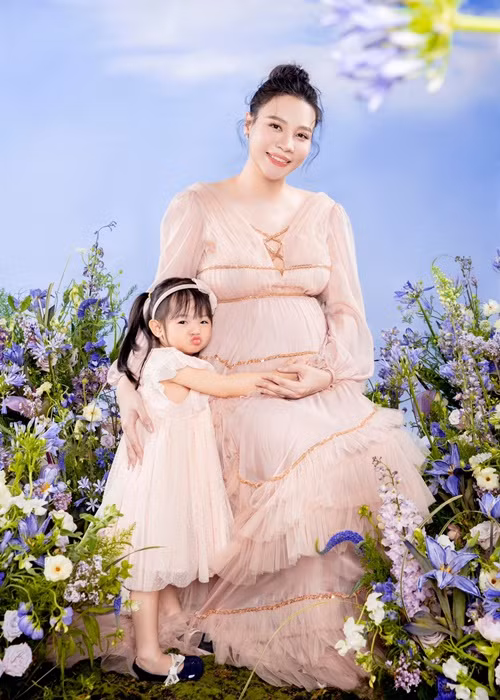 Dam Thu Trang khoe anh bau, Cuong Do la lien tuc ninh vo