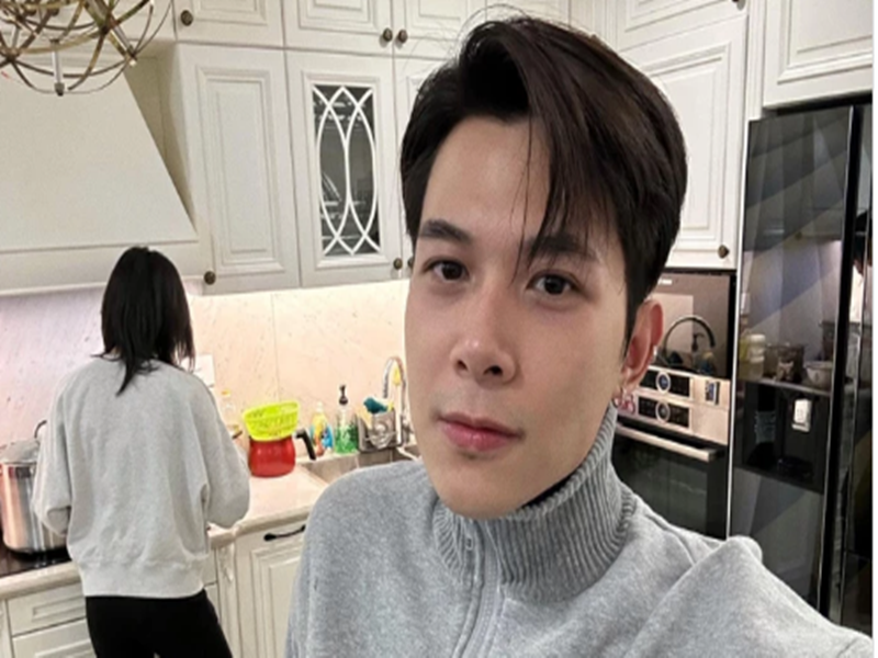 Dịp Tết Nguyên đán 2023, ông xã Diệu Nhi đăng ảnh vợ vào bếp. Tuy nhiên, sau đó, Anh Tú bị bạn đời "bóc phốt". Ảnh: FBNV