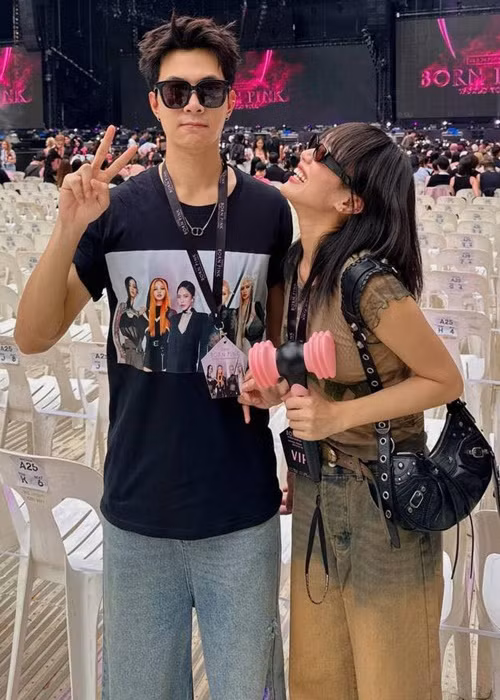  Diệu Nhi - Anh Tú bí mật đăng ký kết hôn vào năm 2019. Đến năm 2022, cặp đôi tổ chức hôn lễ. Sau đám cưới, Diệu Nhi không ít lần khoe được chồng kém tuổi chiều chuộng. Ảnh: FBNV