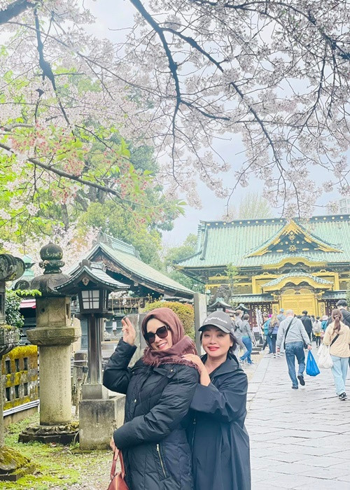 Khi rảnh rỗi, ca sĩ Thanh Thanh Hiền gặp gỡ bạn bè. Cách đây không lâu, cô đi du lịch Nhật Bản cùng các đồng nghiệp thân thiết như diễn viên Trà My, MC Thảo Vân.