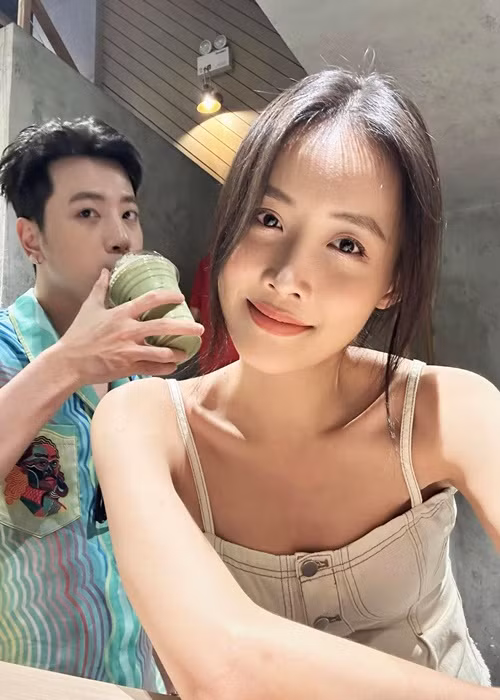 Cặp đôi có con chung vào năm 2020 nhưng mãi đến năm 2022 mới công khai mối quan hệ tình cảm.