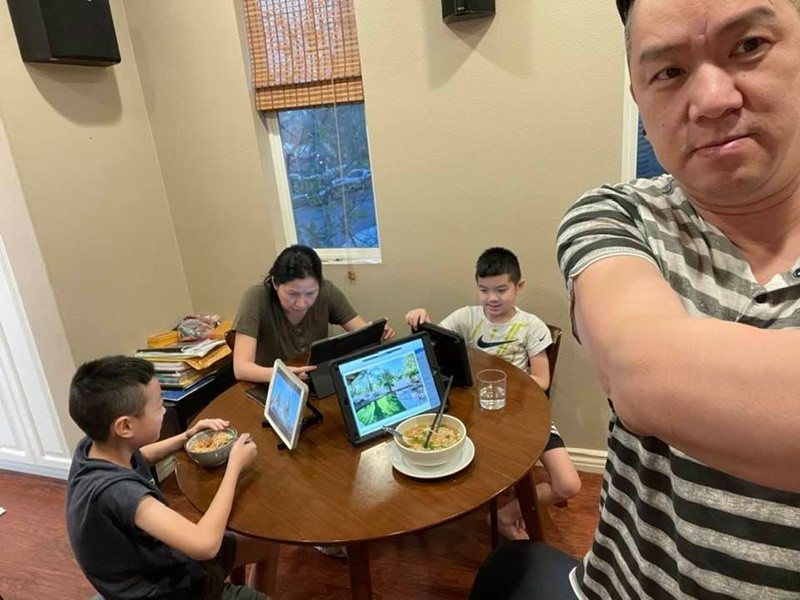 Chồng cũ Thu Phương hiếm khi đăng tải hình ảnh gia đình trên mạng xã hội. Ảnh: FBNV