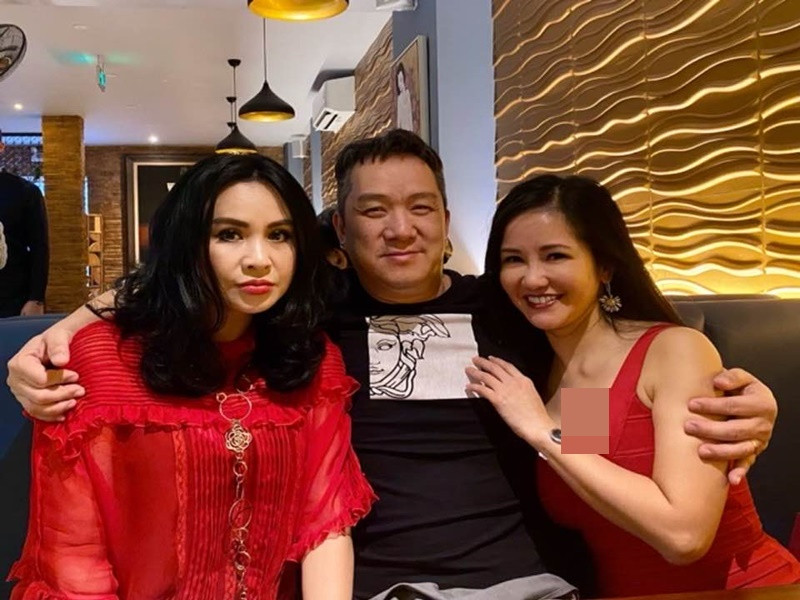 Mỗi lần về nước, Huy MC gặp gỡ các đồng nghiệp thân thiết như Hồng Nhung, Thanh Lam. Ảnh: FBNV