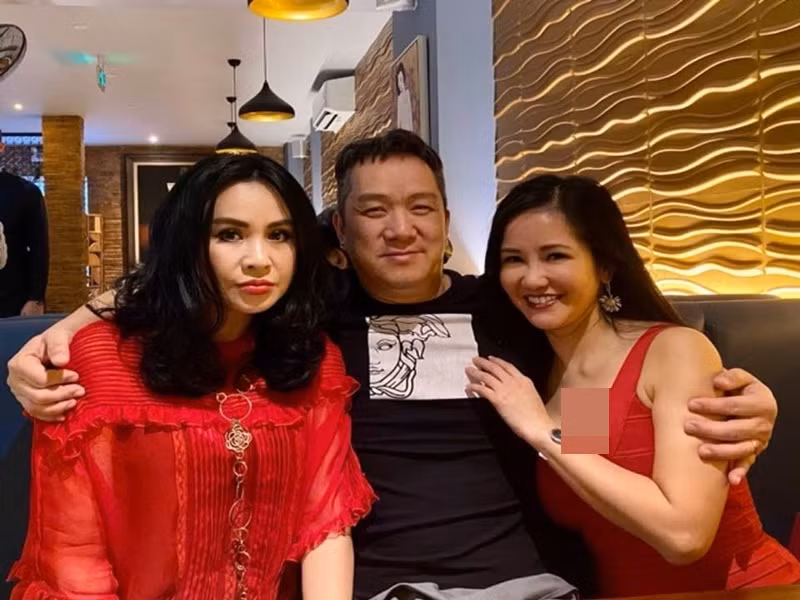 Mỗi lần về nước, Huy MC gặp gỡ các đồng nghiệp thân thiết như Hồng Nhung, Thanh Lam. Ảnh: FBNV