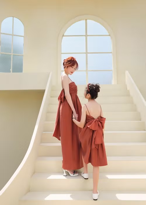 Elly Trần chăm chỉ kinh doanh để nuôi hai con.