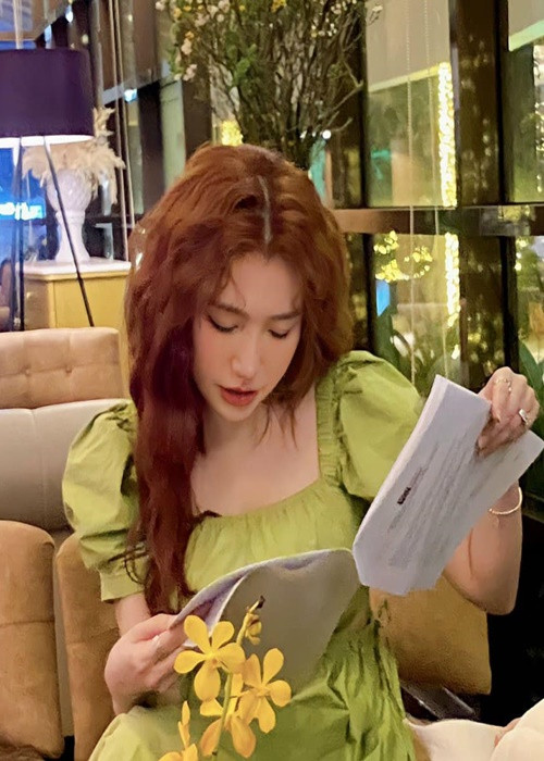 Về việc đòi chồng cũ chu cấp 250 triệu/tháng, Elly Trần cho biết, đây là con số trong khả năng cô kiếm được nhưng điều cô cần là lương tâm trách nhiệm với con trẻ.