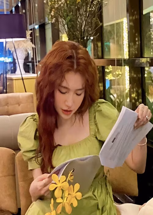 Về việc đòi chồng cũ chu cấp 250 triệu/tháng, Elly Trần cho biết, đây là con số trong khả năng cô kiếm được nhưng điều cô cần là lương tâm trách nhiệm với con trẻ.