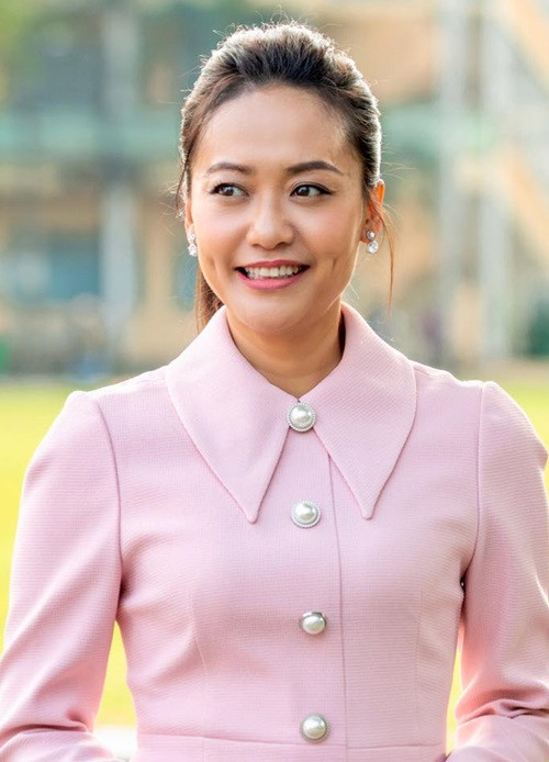 Hồng Ánh từng đoạt giải Nữ diễn viên điện ảnh - truyền hình tại Mai vàng năm 1999 với vai diễn trong “Cầu thang tối”, giải Nữ nghệ sĩ kịch nói tại Mai vàng năm 2006 với vai Bích Hồng trong vở “Cám ơn mình đã yêu em”, giải Nữ diễn viên phụ xuất sắc nhất tại LHP Châu Á - Thái Bình Dương năm 2000 với vai diễn trong "Đời cát". Ảnh: FBNV