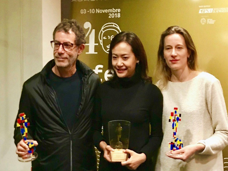 Ngoài đóng phim, Hồng Ánh còn làm đạo diễn. Bộ phim “Đảo của dân ngụ cư” do Hồng Ánh đạo diễn từng đạt nhiều giải thưởng trong nước và quốc tế như Phim hay nhất, Nam diễn viên chính Xuất sắc nhất và Đạo diễn hình ảnh Xuất sắc nhất tại Liên hoan phim quốc tế ASEAN năm 2017, giải Câu chuyện đặc biệt hay nhất, Giải đặc biệt của ban giám khảo dành cho diễn viên tại Liên hoan phim châu Á - Thái Bình Dương năm 2018. Ảnh: FBNV