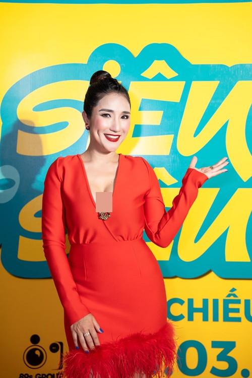 Cát Tường vô tình làm người thứ ba. Nữ MC kể, ngày ngoài 30 tuổi, cô có quen một người đàn ông ở tuổi 40. Đang cảm thấy hạnh phúc vì được bạn trai chăm sóc chu đáo, Cát Tường nhận được cuộc gọi từ vợ người này. Nữ MC không chấp nhận việc bị lừa dối cũng như không muốn tiếp tục mối quan hệ sai trái nên chia tay.