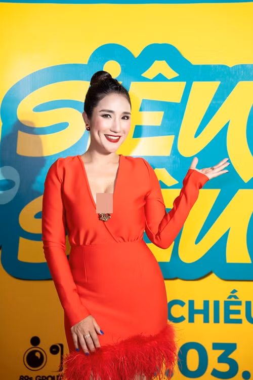 Cát Tường vô tình làm người thứ ba. Nữ MC kể, ngày ngoài 30 tuổi, cô có quen một người đàn ông ở tuổi 40. Đang cảm thấy hạnh phúc vì được bạn trai chăm sóc chu đáo, Cát Tường nhận được cuộc gọi từ vợ người này. Nữ MC không chấp nhận việc bị lừa dối cũng như không muốn tiếp tục mối quan hệ sai trái nên chia tay.