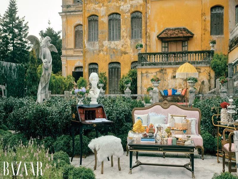 Kinh phí thực hiện phim “Gái già lắm chiêu V: Những cuộc đời vương giả” là gần 46 tỷ đồng. Sự chịu chơi của phim thể hiện qua bối cảnh. Ảnh: Harper’s Bazaar Việt Nam