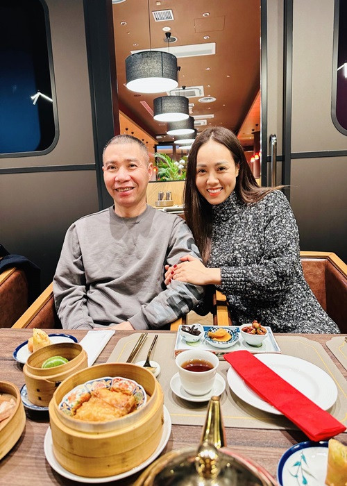 Hạnh phúc của Công Lý dường như cũng chính là của Ngọc Hà. Cô vui lây khi chồng hạnh phúc vì trở lại phim trường.