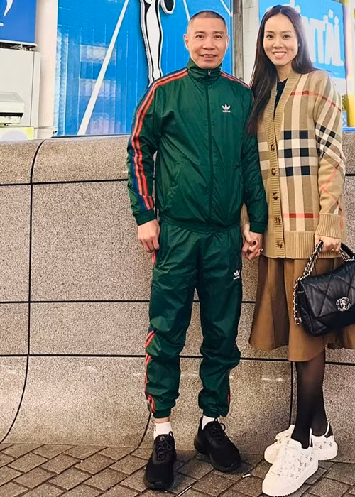 Tháng 7/2021, Công Lý bị đột quỵ. Trong những tháng ngày nam nghệ sĩ nằm viện điều trị, người chăm sóc, động viên là Ngọc Hà.