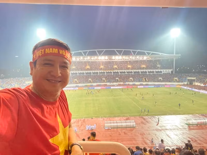 Nam nghệ sĩ tiếp tục theo đuổi các sở thích như bóng đá, đọc sách.