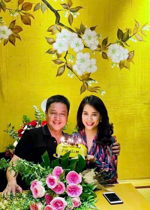 Mới đây, nam nghệ sĩ phủ nhận tin đồn được bạn gái "bao nuôi". “Có thể, họ thấy tôi có bạn gái trẻ đẹp, giỏi giang nên họ đồn vậy thôi. Tôi khẳng định, tôi và Ý Lan đến với nhau vì tình yêu, sự chân thành không nhuốm màu vật chất. Chúng tôi đến với nhau vì tìm thấy được sự an yên về tâm hồn, bên nhau thấy an toàn, hạnh phúc chứ không như người ta tưởng tượng”, anh nói.