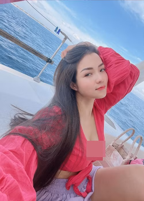 Thủy Top không chia sẻ chuyện tình cảm trong những năm qua. Ảnh: FBNV.