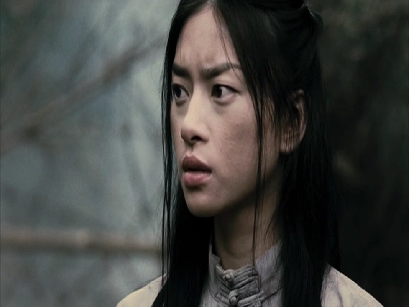 Ở thị trường phim ảnh Việt Nam, Ngô Thanh Vân có nhiều vai diễn ấn tượng. Vai Thúy trong Dòng máu anh hùng là một trong số đó. Vai diễn đòi hỏi kỹ năng võ thuật. Với vai Thúy, Ngô Thanh Vân đoạt giải Nữ diễn viên chính xuất sắc nhất ở Liên hoan phim Việt Nam lần thứ 15. Ảnh: Dân Trí.