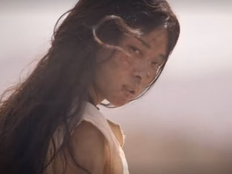 Ngô Thanh Vân còn góp mặt trong bộ phim The old guard ra mắt năm 2020. Nhân vật của cô là Quỳnh - nữ chiến binh bất tử đầu tiên sát cánh chiến đấu cùng nữ chính Andy (Charlize Theron) trong quá khứ. Ảnh: Netflix.