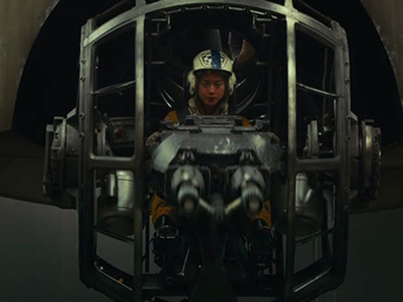 Vì Ngô Thanh Vân diễn xuất khá tốt, nhà sản xuất và đạo diễn cho cô gỡ mũ trùm trước khi chết để khán giả có thể kịp nhận ra nữ diễn viên đóng Paige Tico là ai. Ảnh: Vietnamnet.