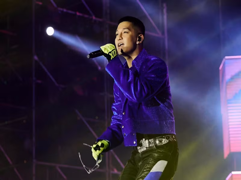 Nam ca sĩ từng chia sẻ, khi mới vào nghề, giọng hát của anh không được đánh giá cao. Vì vậy, Cường Seven kiên trì rèn luyện, theo học với giáo viên thanh nhạc riêng. Ảnh: FBNV