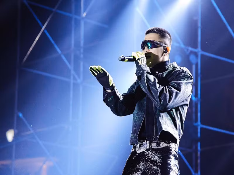 Những năm qua, Cường Seven miệt mài đi hát. Ảnh: FBNV