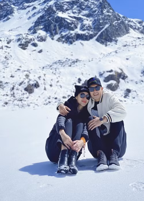 Vợ chồng Thủy Tiên vẫn thường xuyên đi du lịch. Ảnh: FBNV