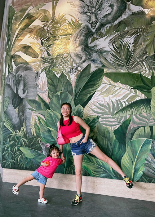 Trong status mới nhất, Pha Lê cho biết, trước đây, cô hay nhường nhịn vì nghĩ cho con gái nhưng nay cô không ngại đối đầu với bạn gái của chồng cũ.