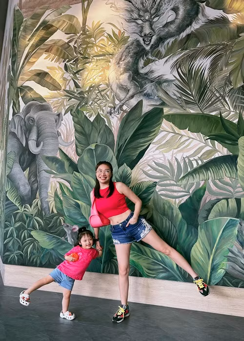 Trong status mới nhất, Pha Lê cho biết, trước đây, cô hay nhường nhịn vì nghĩ cho con gái nhưng nay cô không ngại đối đầu với bạn gái của chồng cũ.