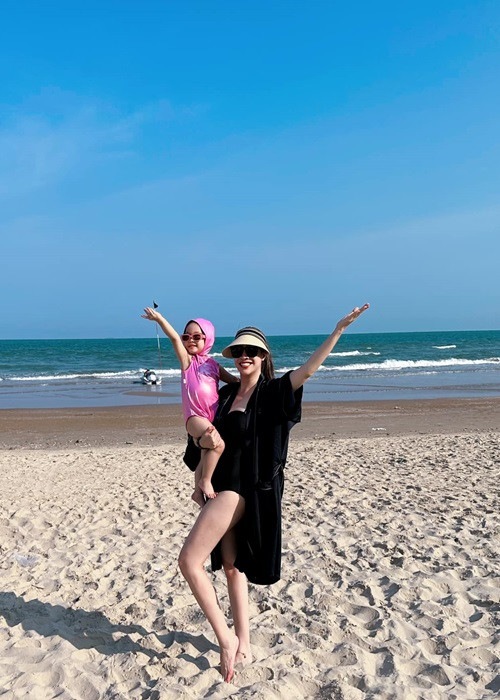 Một mình nuôi con gái, Pha Lê không gặp khó khăn về kinh tế. Cô thậm chí không yêu cầu chồng cũ chu cấp.