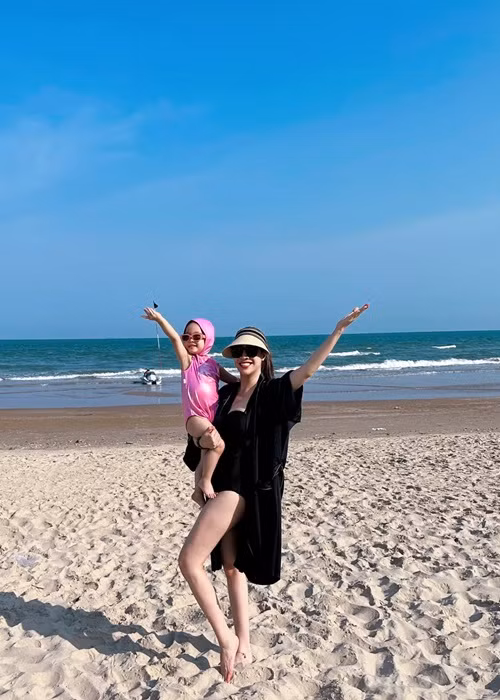 Một mình nuôi con gái, Pha Lê không gặp khó khăn về kinh tế. Cô thậm chí không yêu cầu chồng cũ chu cấp.