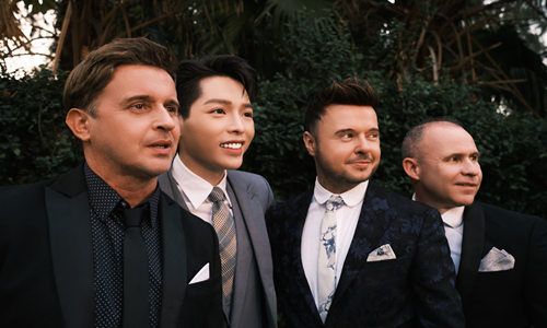 Ca si Viet “tan cong” thi truong nhac quoc te, thanh bai the nao?