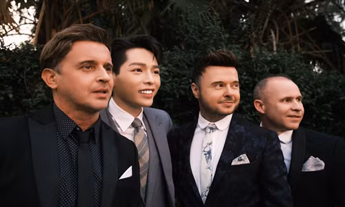 Ca si Viet “tan cong” thi truong nhac quoc te, thanh bai the nao?