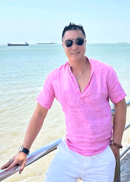 Tới nay, Lý Hùng chưa lập gia đình. Ảnh: FBNV.