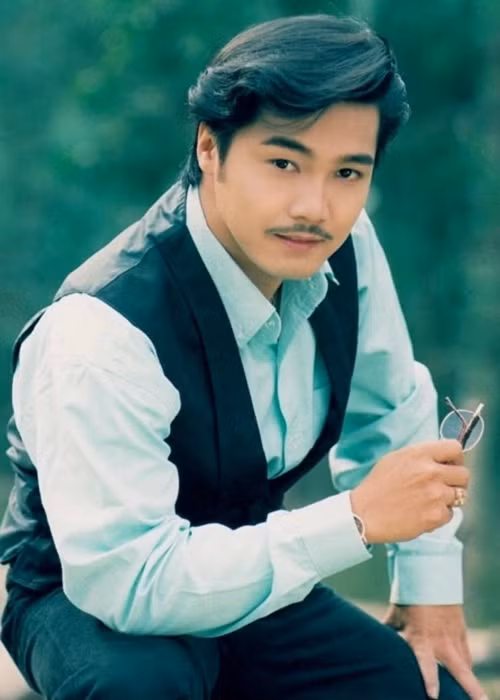 Tuy nhiên, anh trân trọng sự yêu mến của khán giả chứ không đáp trả theo mối quan hệ yêu đương. Ảnh: FBNV.