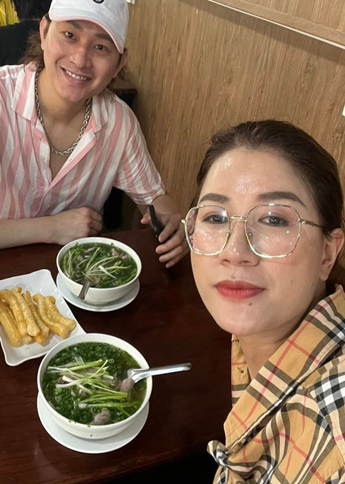 Trong những năm qua, Trang Trần và chồng Việt kiều sống xa cách. Ảnh: FBNV.