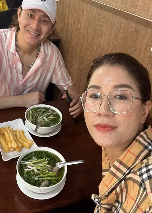 Trong những năm qua, Trang Trần và chồng Việt kiều sống xa cách. Ảnh: FBNV.