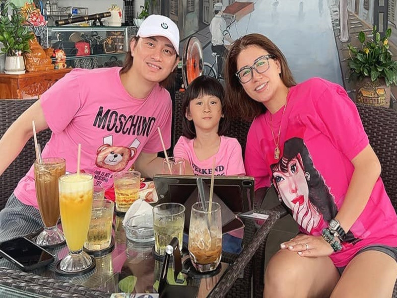 Sau đám cưới, Trang Trần khoe ảnh đi chơi cùng chồng con. Ảnh: FBNV.