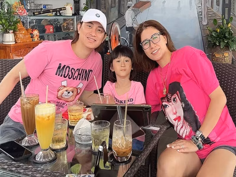 Sau đám cưới, Trang Trần khoe ảnh đi chơi cùng chồng con. Ảnh: FBNV.