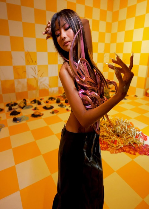 Ở Suboi toát lên sự gợi cảm lẫn cá tính.